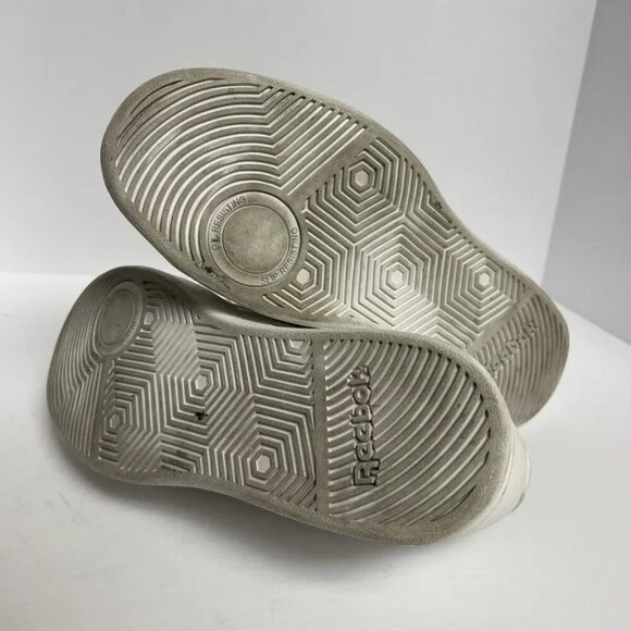 Athletic_Shoes